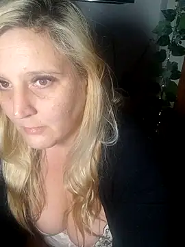 BecciDeluxe online show from 03.12.26