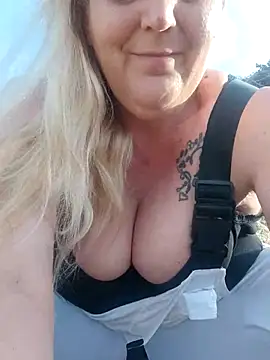 BecciDeluxe online show from 03.18.26