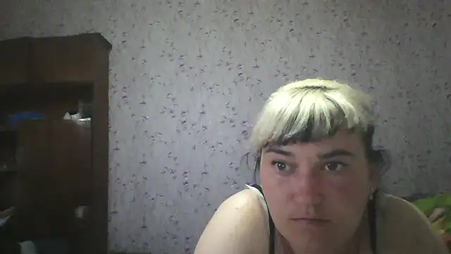 Snapshot of HollyLaBerry chatting on 06.05.26 HollyLaBerry online show from 06.05.26