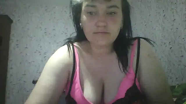Snapshot of HollyLaBerry chatting on 06.14.26 HollyLaBerry online show from 06.14.26