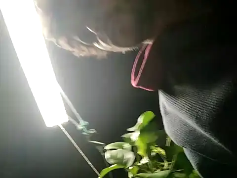 Snapshot of LongDickZee562 chatting on 01.31.25 LongDickZee562 online show from 01.31.25