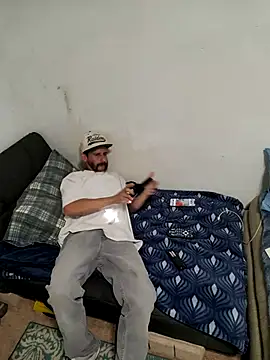 Snapshot of LongDickZee562 chatting on 12.01.25 LongDickZee562 online show from 12.01.25