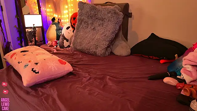 Angel-Lewd-Cake online show from 12.01.25