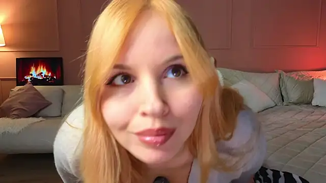 Snapshot of Lina-hill chatting on 03.03.25 Lina-hill online show from 03.03.25