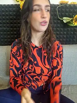 Snapshot of Stefania_PT chatting on 10.29.25 Stefania PT online show from 10.29.25