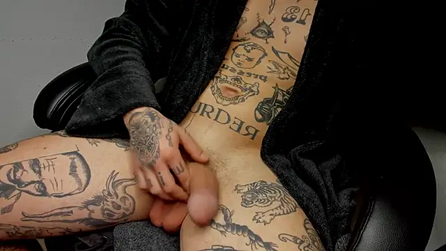 Snapshot of layneinchains chatting on 12.04.24 layneinchains online show from 12.04.24