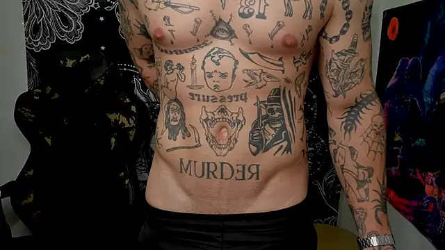 Snapshot of layneinchains chatting on 12.18.24 layneinchains online show from 12.18.24