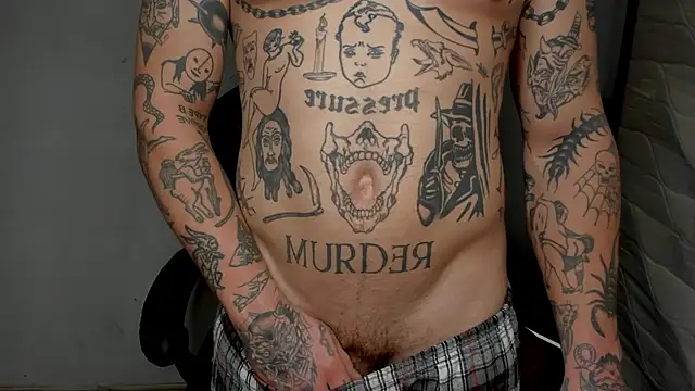 Snapshot of layneinchains chatting on 12.30.24 layneinchains online show from 12.30.24