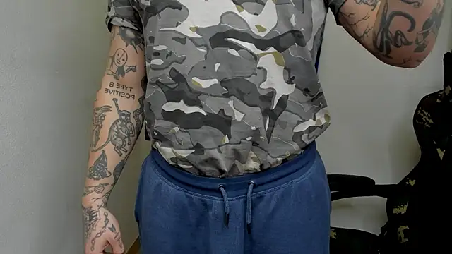 Snapshot of layneinchains chatting on 01.16.25 layneinchains online show from 01.16.25