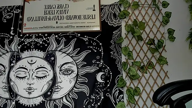 Snapshot of layneinchains chatting on 01.28.25 layneinchains online show from 01.28.25