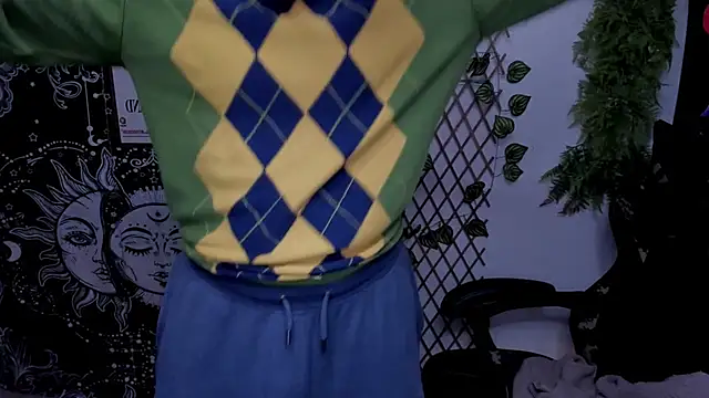 Snapshot of layneinchains chatting on 02.08.25 layneinchains online show from 02.08.25