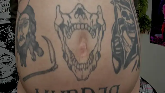 Snapshot of layneinchains chatting on 02.15.25 layneinchains online show from 02.15.25