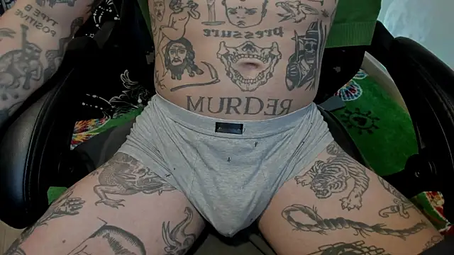 Snapshot of layneinchains chatting on 02.21.25 layneinchains online show from 02.21.25