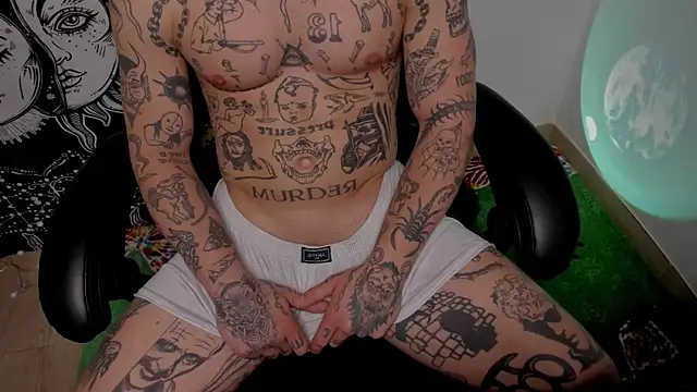 Snapshot of layneinchains chatting on 03.02.25 layneinchains online show from 03.02.25