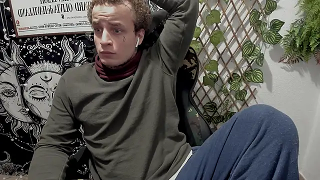 Snapshot of layneinchains chatting on 03.03.25 layneinchains online show from 03.03.25