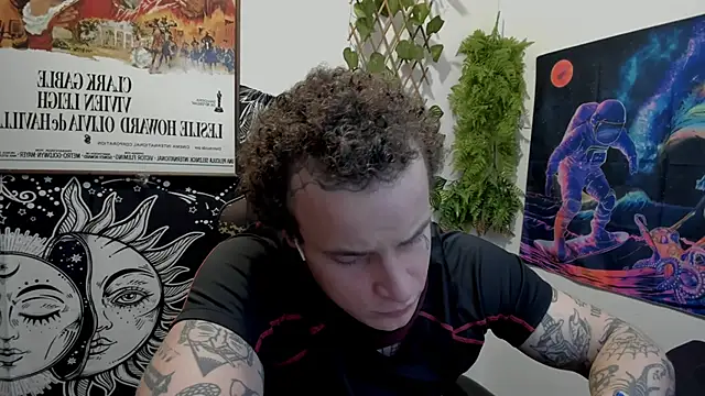 Snapshot of layneinchains chatting on 03.09.25 layneinchains online show from 03.09.25