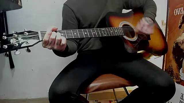 Snapshot of layneinchains chatting on 09.19.25 layneinchains online show from 09.19.25