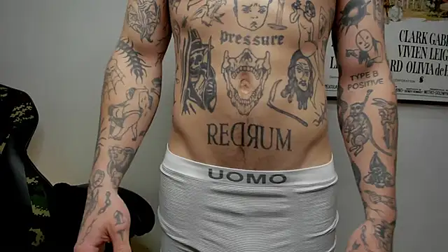 Snapshot of layneinchains chatting on 11.07.25 layneinchains online show from 11.07.25