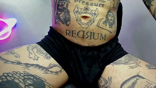 Snapshot of layneinchains chatting on 11.20.25 layneinchains online show from 11.20.25