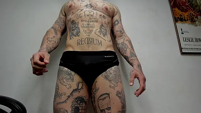 Snapshot of layneinchains chatting on 11.21.25 layneinchains online show from 11.21.25