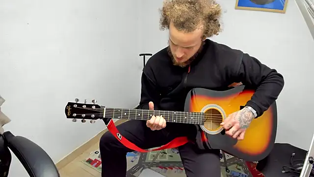 Snapshot of layneinchains chatting on 12.22.25 layneinchains online show from 12.22.25