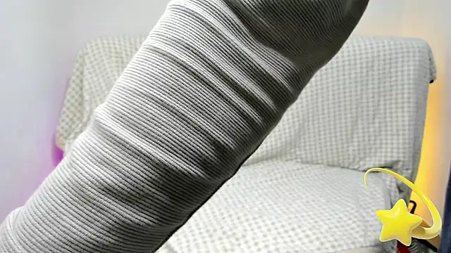 Snapshot of layneinchains chatting on 02.05.26 layneinchains online show from 02.05.26