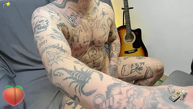 Snapshot of layneinchains chatting on 02.18.26 layneinchains online show from 02.18.26