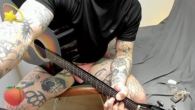 Snapshot of layneinchains chatting on 02.22.26 layneinchains online show from 02.22.26