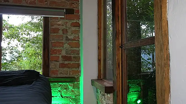 Snapshot of Kozzy_ chatting on 09.21.25 Kozzy online show from 09.21.25