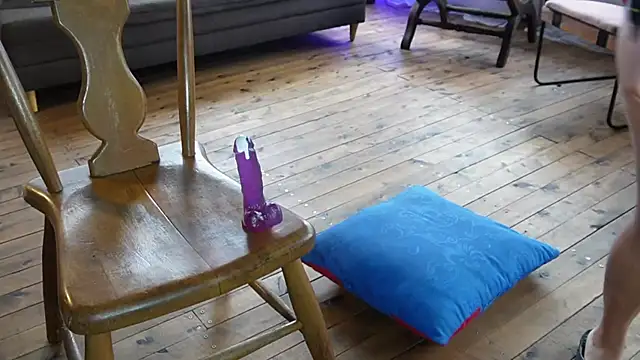 Snapshot of Kozzy_ chatting on 10.08.25 Kozzy online show from 10.08.25