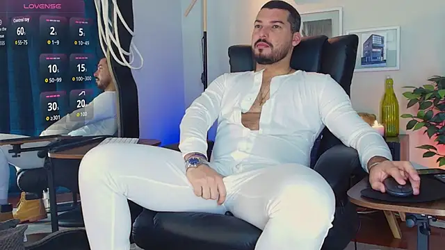 Snapshot of HenryBenso chatting on 04.11.26 HenryBenso online show from 04.11.26