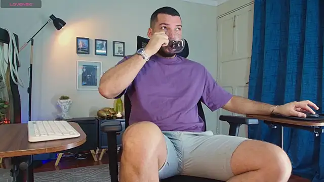 Snapshot of HenryBenso chatting on 04.15.26 HenryBenso online show from 04.15.26