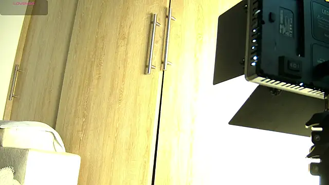 Snapshot of aidaadams chatting on 11.12.25 aidaadams online show from 11.12.25