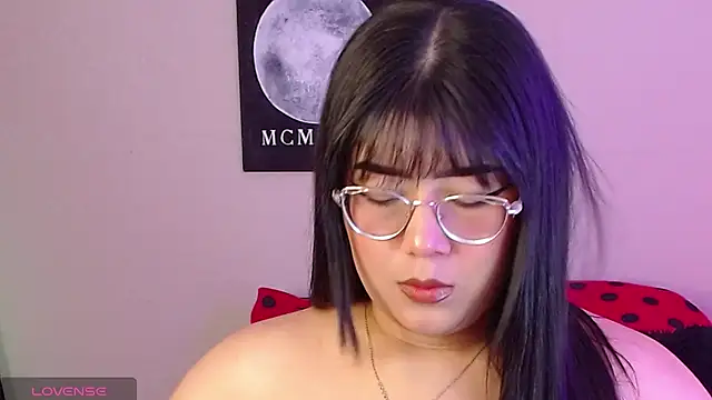 Snapshot of AlexaKimm chatting on 04.13.26 AlexaKimm online show from 04.13.26