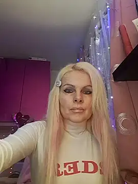 Snapshot of Angeldevilus chatting on 03.17.25 Angeldevilus online show from 03.17.25