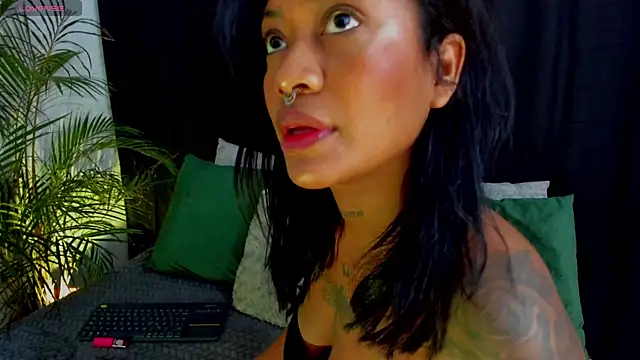 Snapshot of JulianaMiller chatting on 06.28.26 JulianaMiller online show from 06.28.26