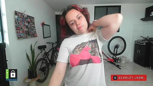 Snapshot of Scarletleon77 chatting on 09.29.25 Scarletleon77 online show from 09.29.25