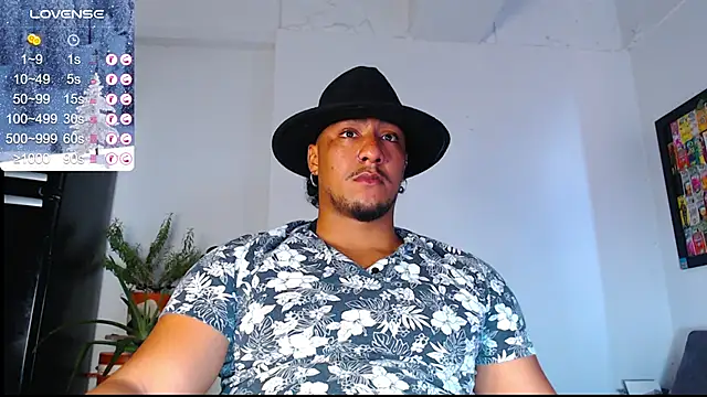 Snapshot of yosoy_enzo2020 chatting on 12.19.24 yosoy enzo2020 online show from 12.19.24