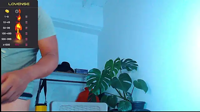 Snapshot of yosoy_enzo2020 chatting on 01.19.25 yosoy enzo2020 online show from 01.19.25