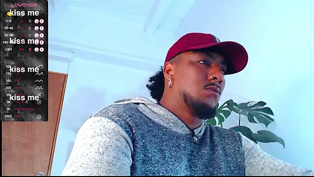 Snapshot of yosoy_enzo2020 chatting on 02.25.25 yosoy enzo2020 online show from 02.25.25