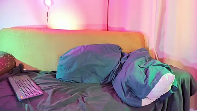 Snapshot of axel_giracr chatting on 11.21.25 axel giracr online show from 11.21.25