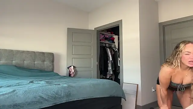 Snapshot of ElenaErickson chatting on 01.29.25 ElenaErickson online show from 01.29.25