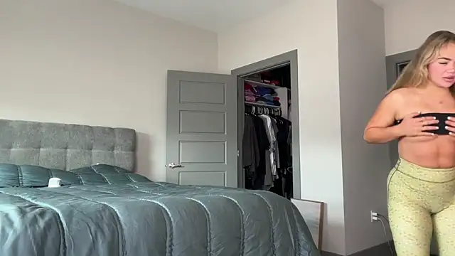 Snapshot of ElenaErickson chatting on 03.12.25 ElenaErickson online show from 03.12.25