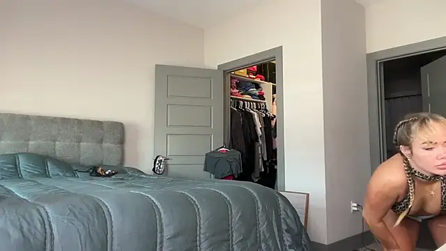 Snapshot of ElenaErickson chatting on 03.17.25 ElenaErickson online show from 03.17.25