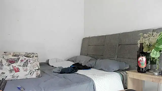 Snapshot of tom_colinn chatting on 09.15.25 tom colinn online show from 09.15.25