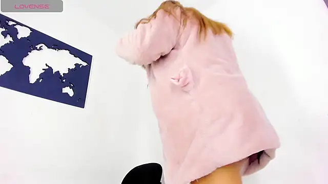 Snapshot of CurvyViolet chatting on 12.10.24 CurvyViolet online show from 12.10.24