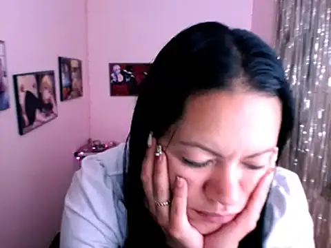 Snapshot of Cristal_w chatting on 01.19.25 Cristal w online show from 01.19.25