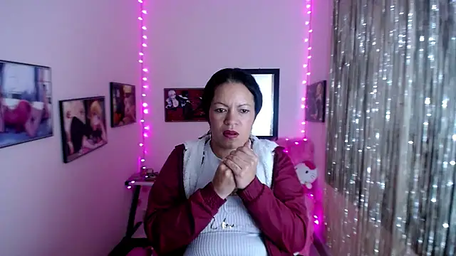 Snapshot of Cristal_w chatting on 02.07.25 Cristal w online show from 02.07.25