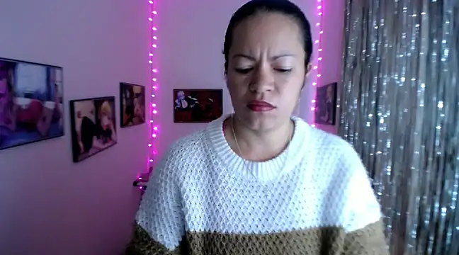 Snapshot of Cristal_w chatting on 02.18.25 Cristal w online show from 02.18.25