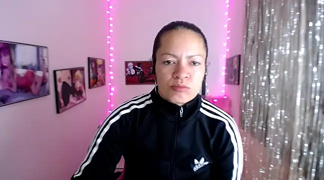 Snapshot of Cristal_w chatting on 02.24.25 Cristal w online show from 02.24.25